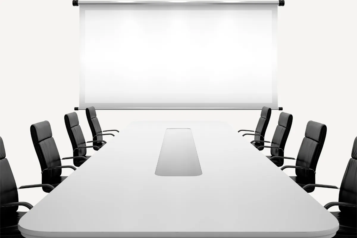 Sala corporativa com telão retrátil