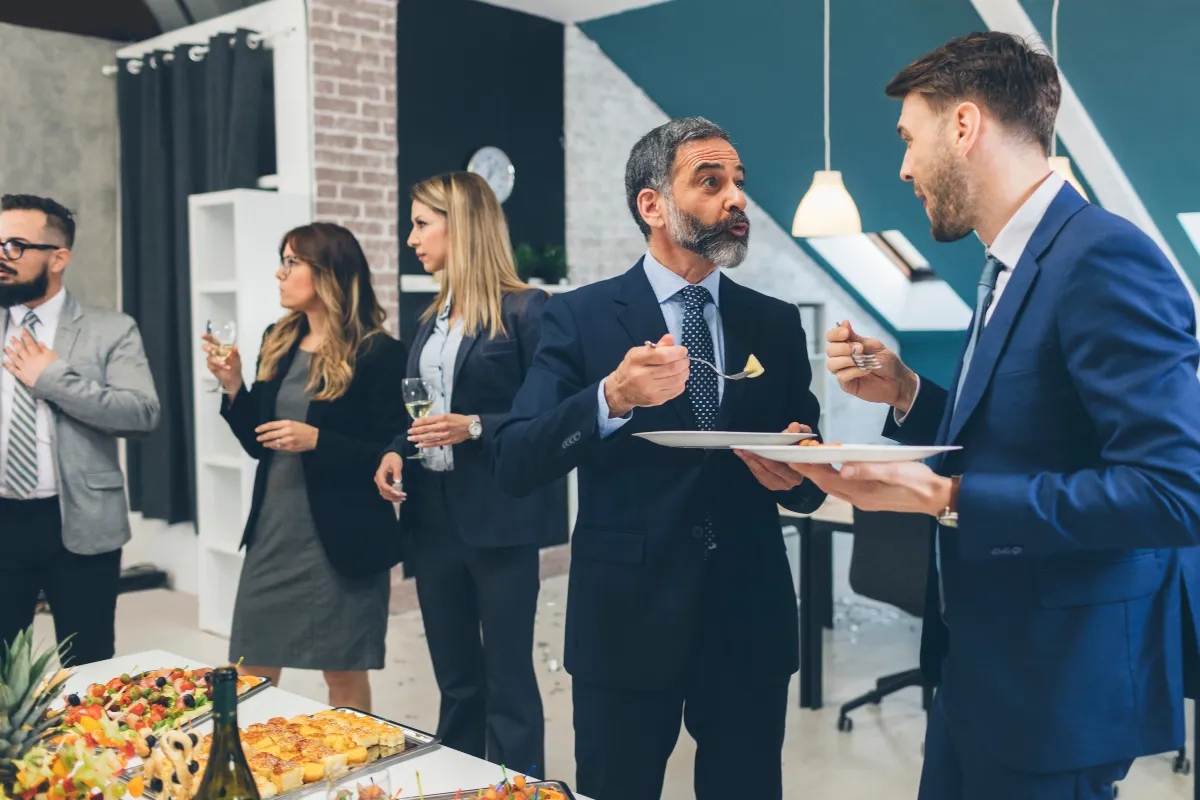 Profissionais reunidos em um evento