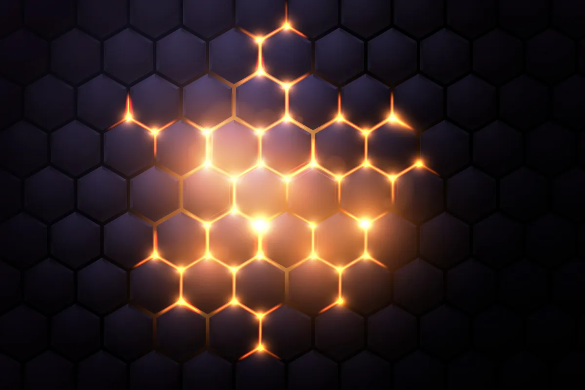 Painel com padrão hexagonal iluminado no centro, formando um efeito de luz que destaca a estrutura em formato de colmeia.